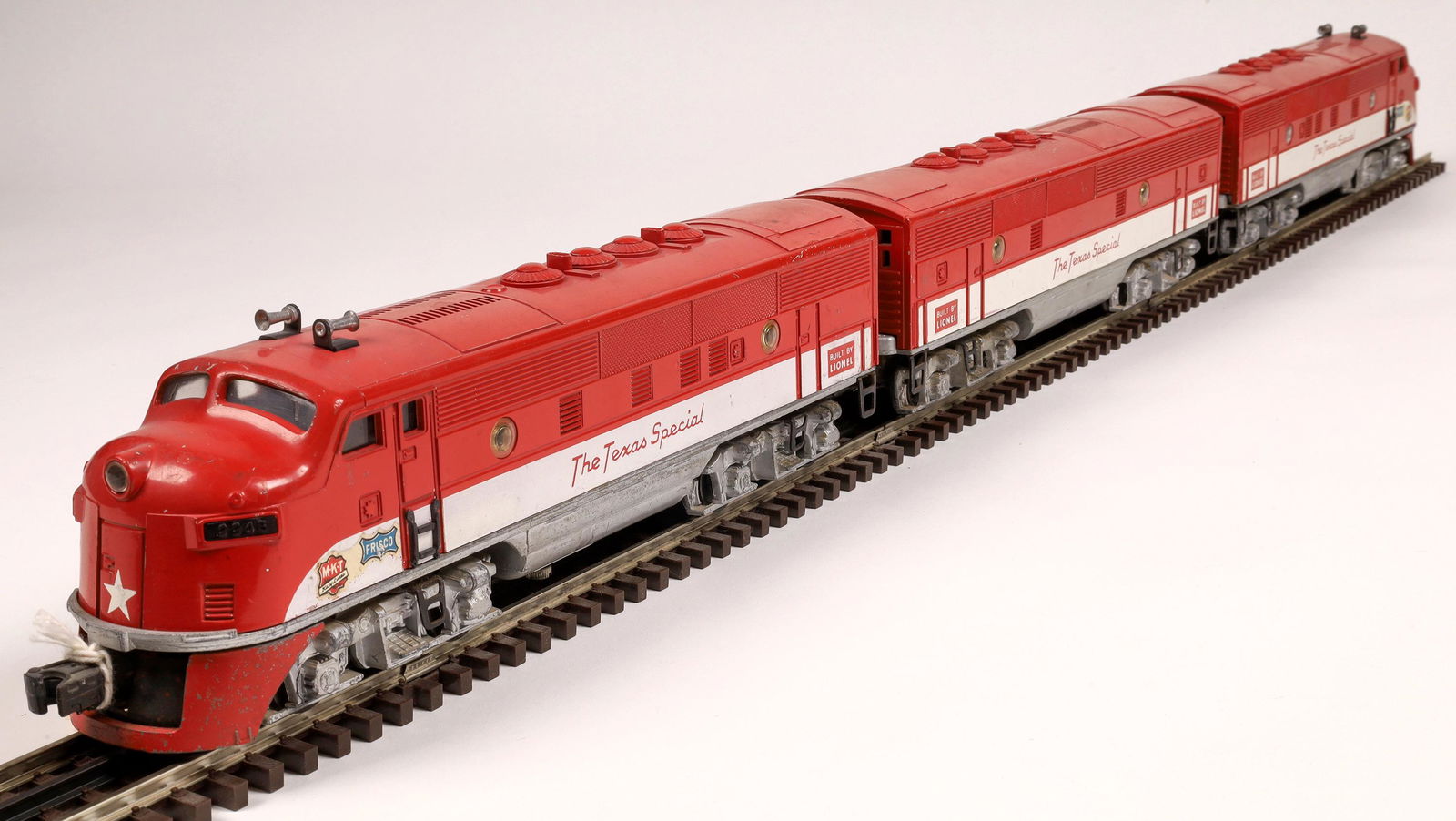 Lionel Texas Special F3 Diesel AA&B Unit [133095]: #2345 Loco, red and white, marked "Texas Special". Also has company logos on each side of A unit "MKT" and "Frisco". Nose has white Texas Star. O-scale. C7-8 Operational. Comes with brass lapel pin "T