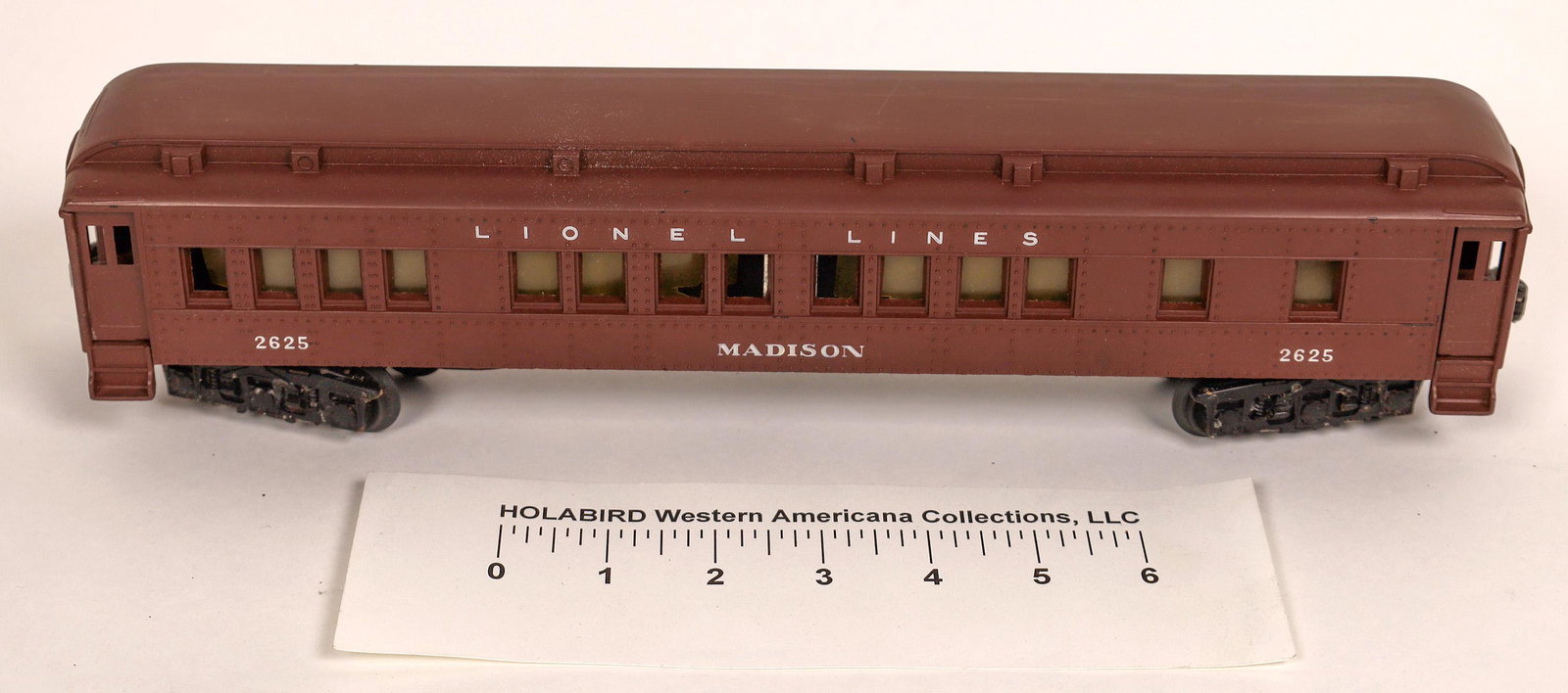Lionel Pullman Car [128052]: In excellent condition and in original box. Tuscan Pullman Car #2625.electric couplers.Date: 1940[x=#8217/]sCountry (if not USA): State: City: Provenance: