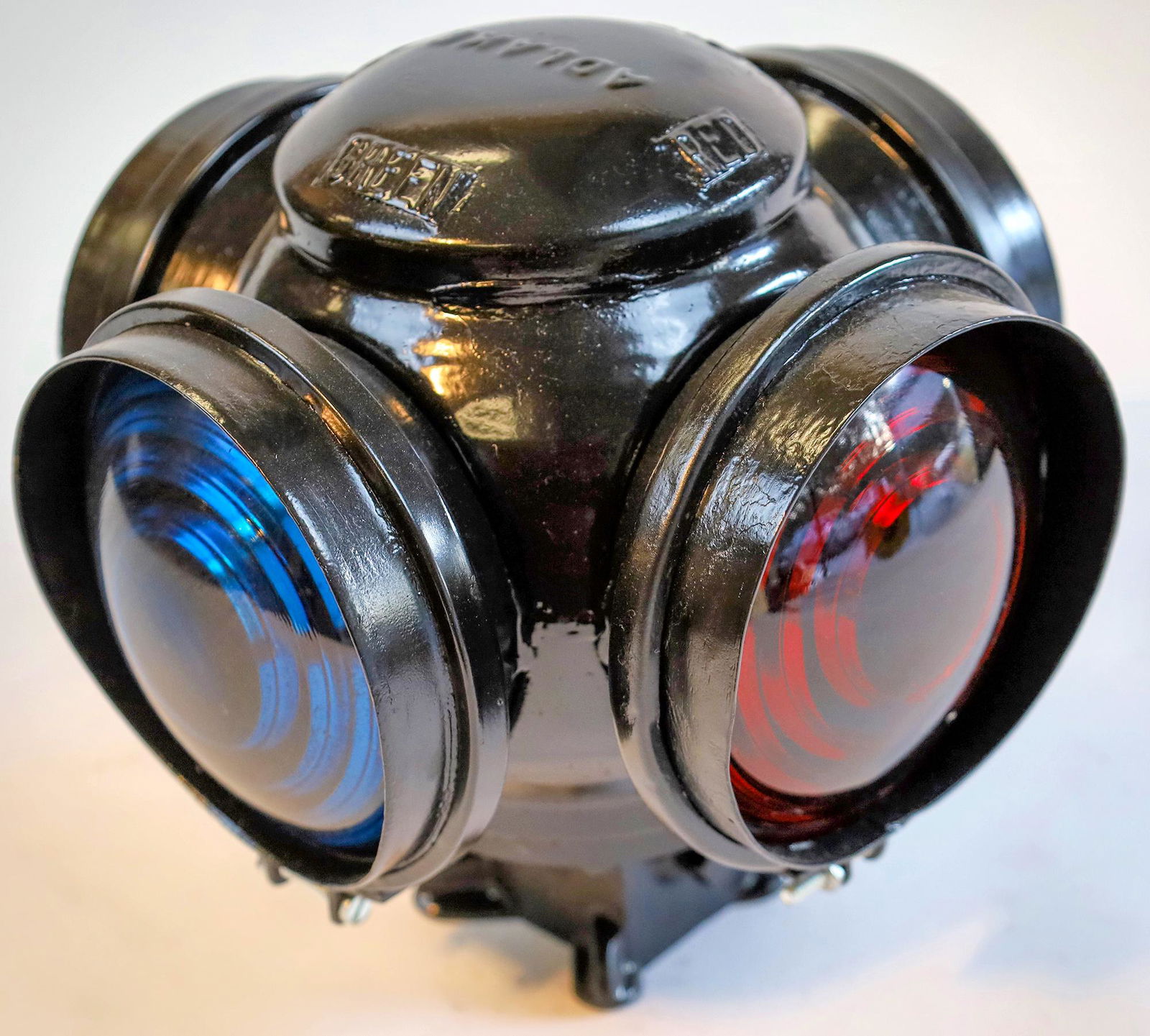 Switch Stand Marker Lamp [133434]: 2 blue 2 red 5" lenses with hoods. 10x10x10"Date: Country (if not USA): State: City: Provenance: Gary Nelson Railroad Collection