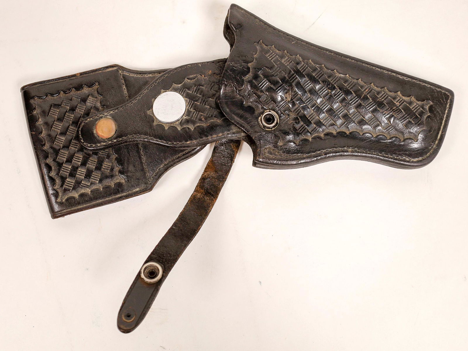 Basket Weave Belt and Holster for mid-frame Smith &: This is a lot with a black leather basket weave holster and belt. The holster is by Safariland and fits a right hand mount for a mid-frame Smith & Wesson revolver with a 3 1/2 in. barrel marked SST. T