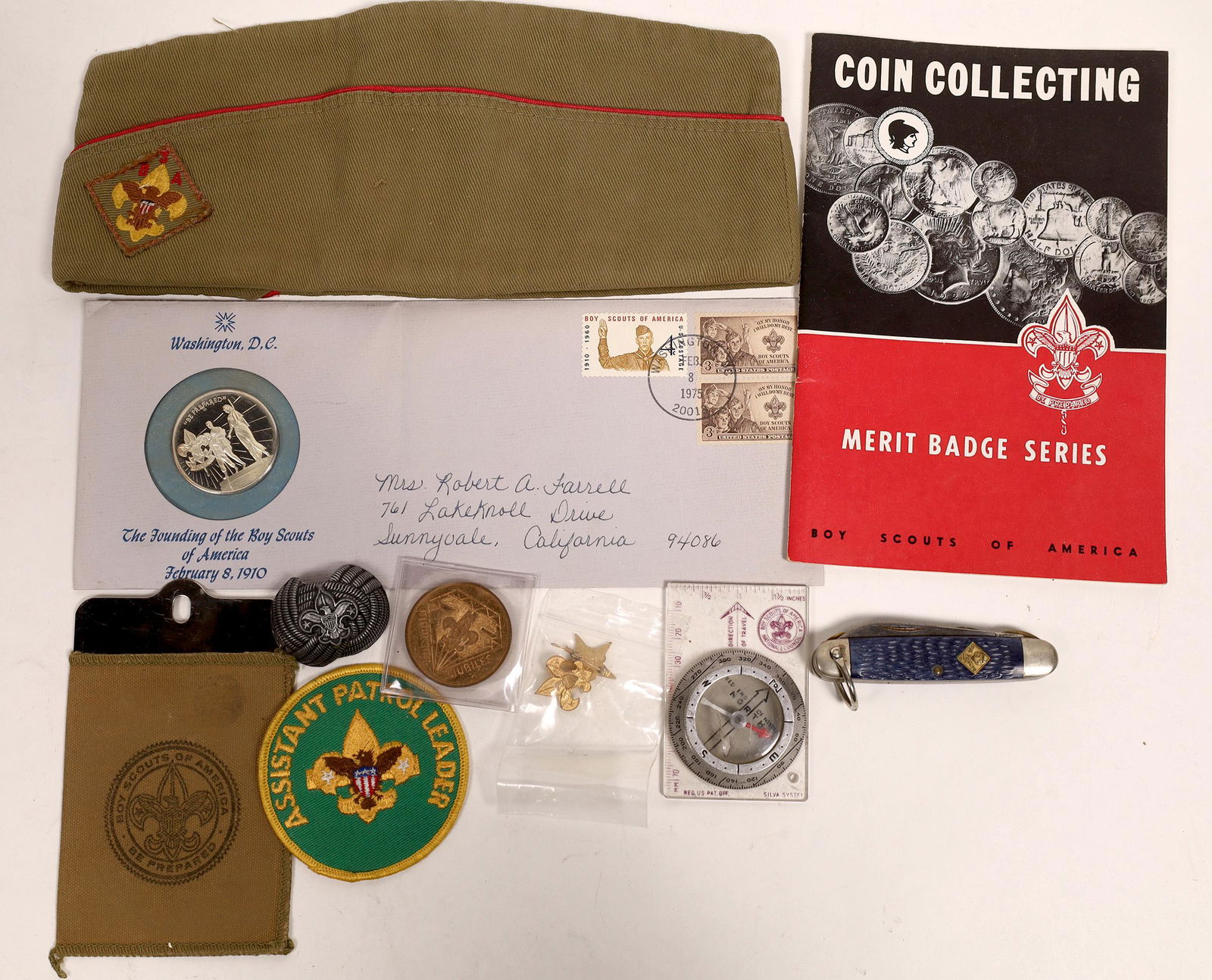 Boy Scout Memorabilia Collection: On My Honor [132070]: On my honor, I will do my duty: An entire outfit from a Boy Scout. The cap with patch. A metal piece in green case for morse code. Trusty Boy Scout knife, compass, tie slide, two pins, diamond jubilee
