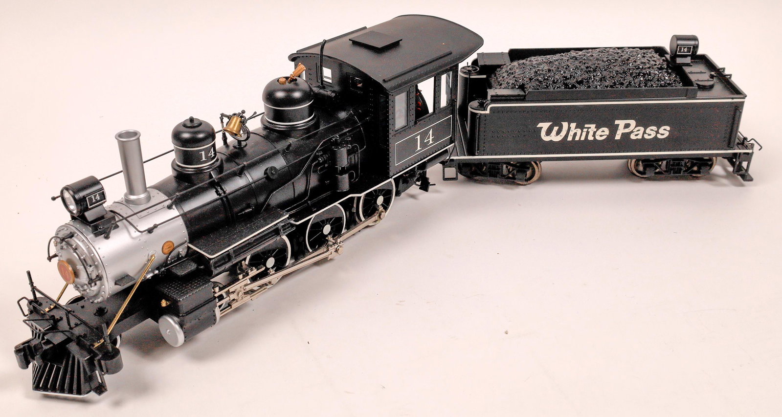 Bachmann G Scale 4-6-0 Steam Loco/Tender [141227]: Bachmann #14, White pass loco and tender. Out of the box, fresh from storage. Bench tested: moved forward/backward, lights worked. Has sound and smoke, but not tested. C7-8. Nicely detailed. Looks bra