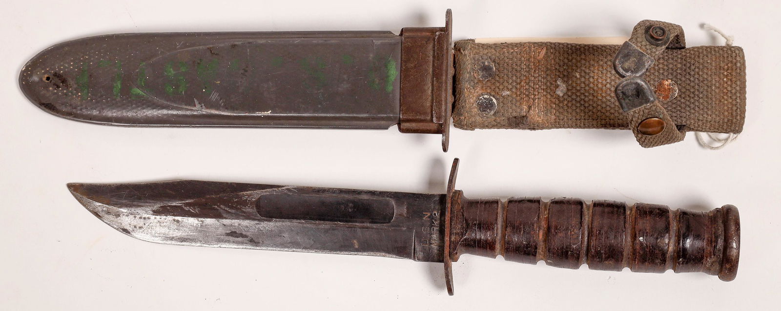 WWII U.S.N. Camillus MK2 Knife   [143931] (1 of 2)