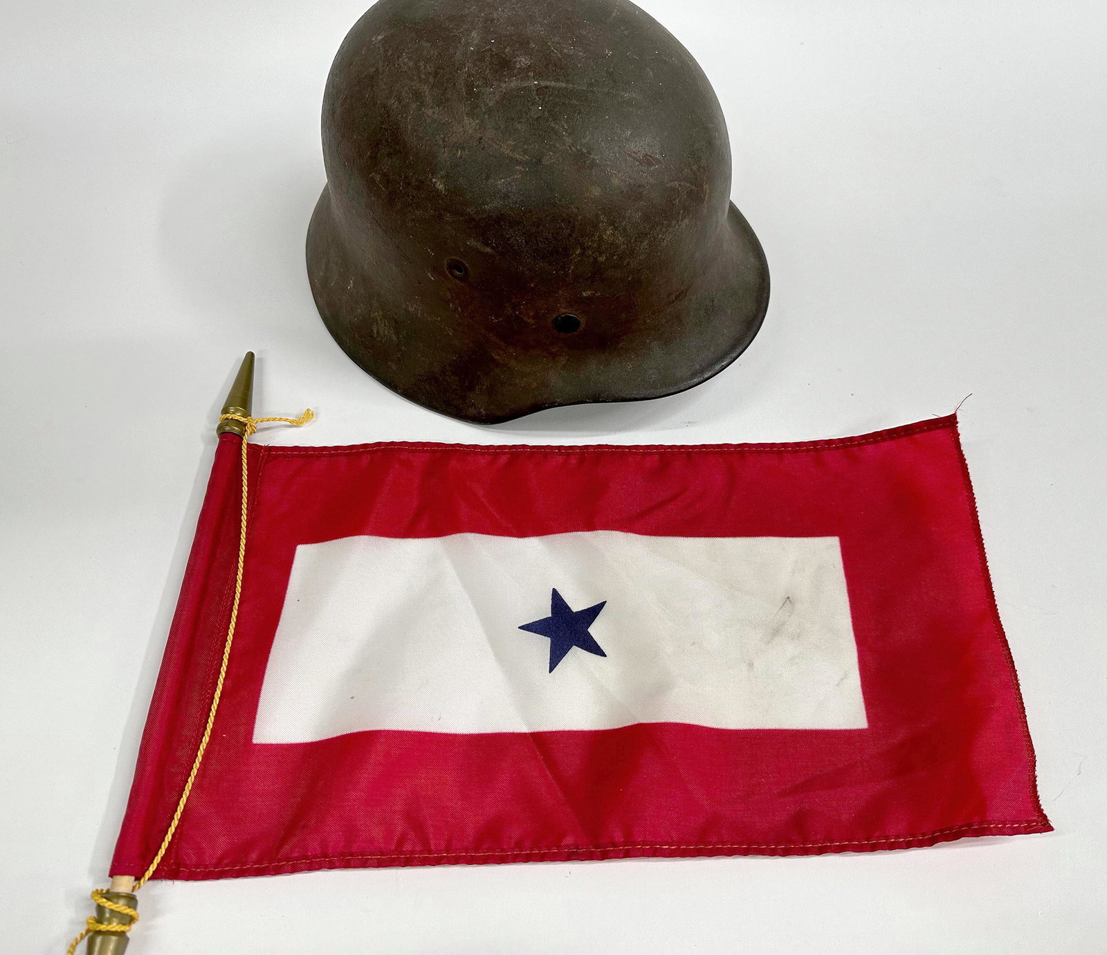 German WW2 M 40 Helmet with an American Service Flag [162504]: This an original unrestored M 40 WW2 German helmet with the Heer (Army) decal on the left side only. Indicating a post 1940 issue. In very good condition with liner and chin strap. The Service flag is