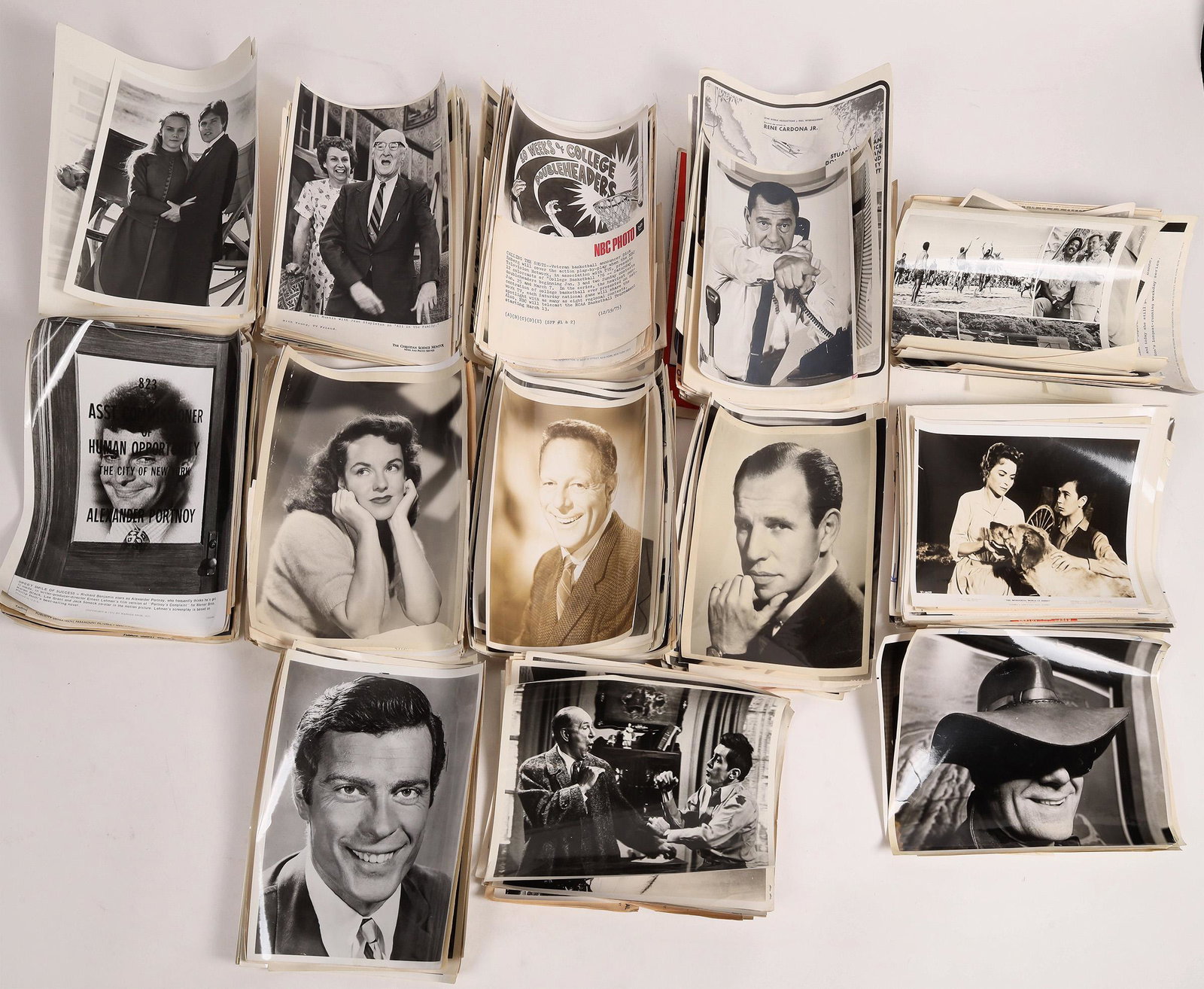Hollywood Movie Stills Collection [167320]: About 300 or more b/w Hollywood movie stills. CBS News, Jack Webb, Orson Wells, Ed Sullivan, James Caan, Danny and Marlo Thomas, James Garner, Roy Rogers, Sid Caesar and many more. Mostly 9x7.25".Date