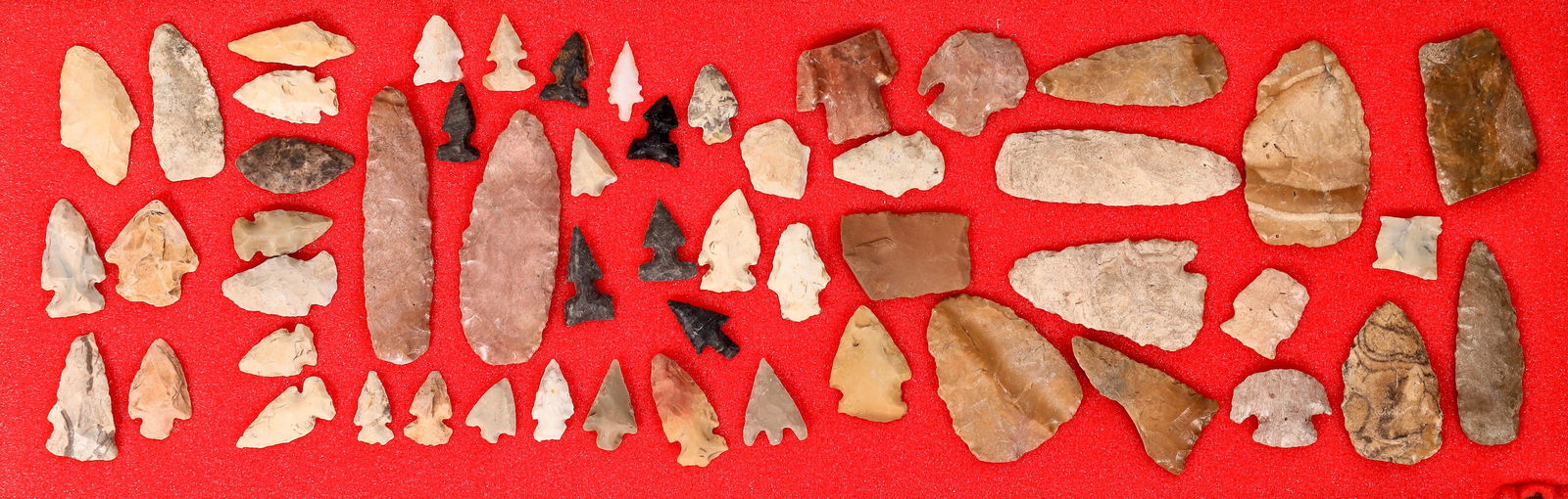 Display Case of Chalcedony Points and Knives from Arkansas, Oklahoma, and Tenn.    [161106] (1 of 1)