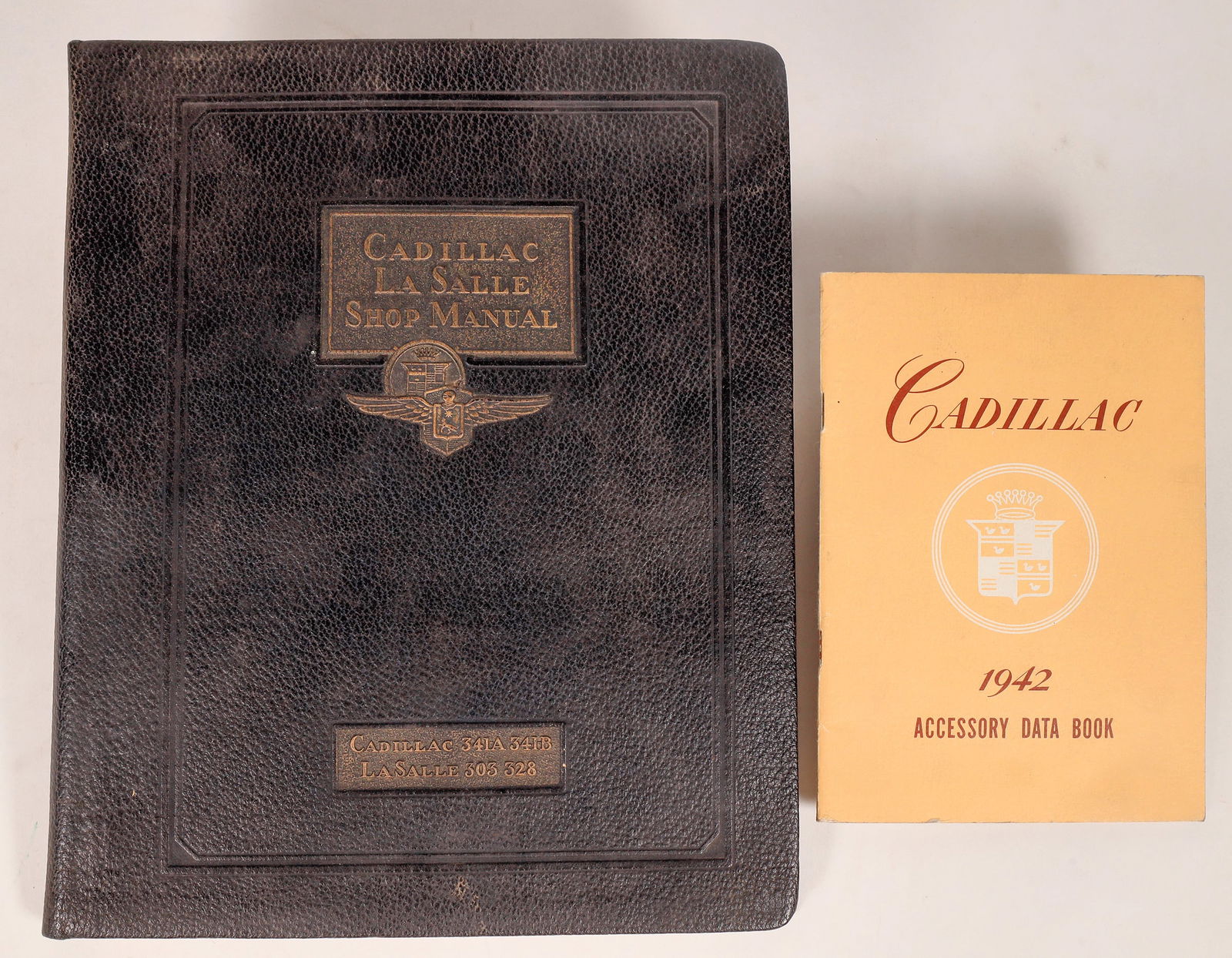 Cadillac Shop Manual & Acecssory Book, 1928 & 1942  [174553] (1 of 2)