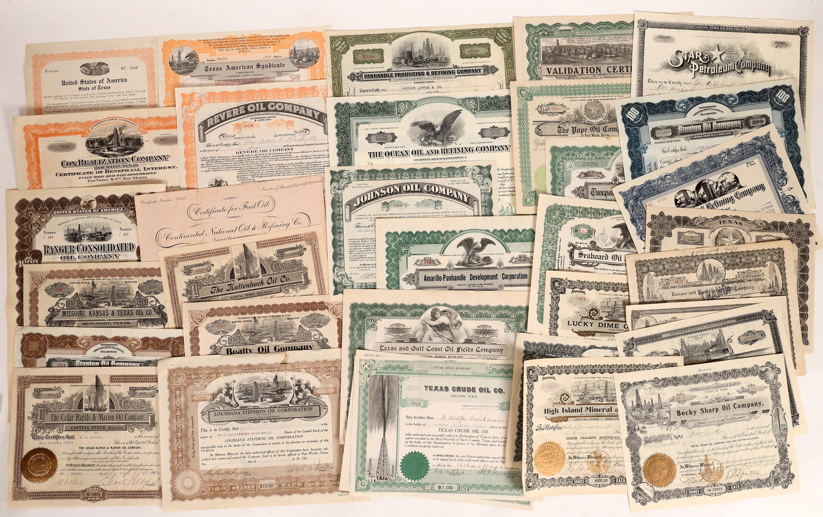 Texas Pre Crash Oil Stocks, 30 [177411]: About 30 c. 1902-28 pre stock market crash Texas oil stocks. Cedar Rapids & Marion, Beaty, E S Hansberger, Cox Realization, Lucky Dime, Stanton, Revere, Becky Sharp, One Penny, etc. See photo. Texas K