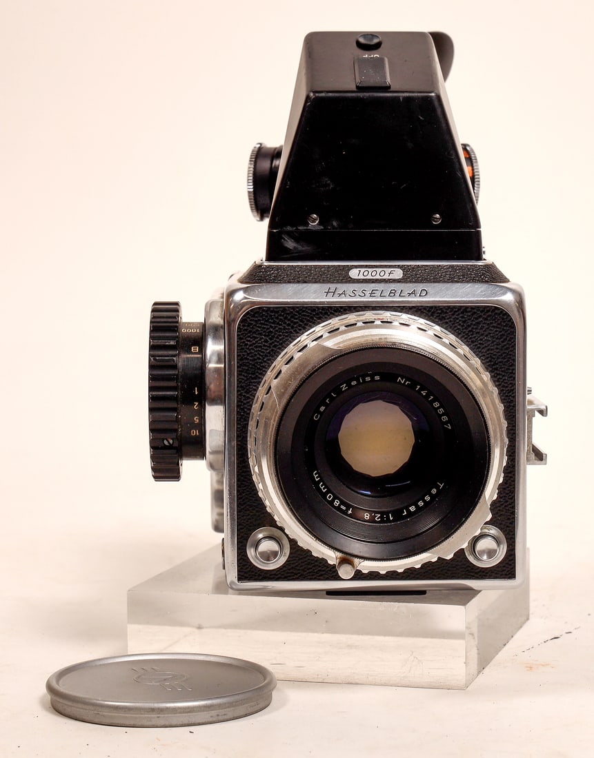 Hasselblad 1000F with Zeiss Tessar lens and View Finder [186372]: Hasselblad Zeiss Tessar F2.8/80mm lens in mint condition. Body in mint condition. A12 film back, with accessory 45 degree viewfinder. Has Not Been tested. [