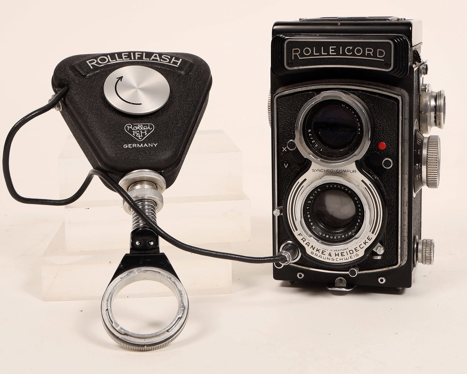 Rolleicord and Rolleiflash [185541]: Rolleicord Synchro-Compur with Rolleiflash. Made in Germany. Not Tested. [