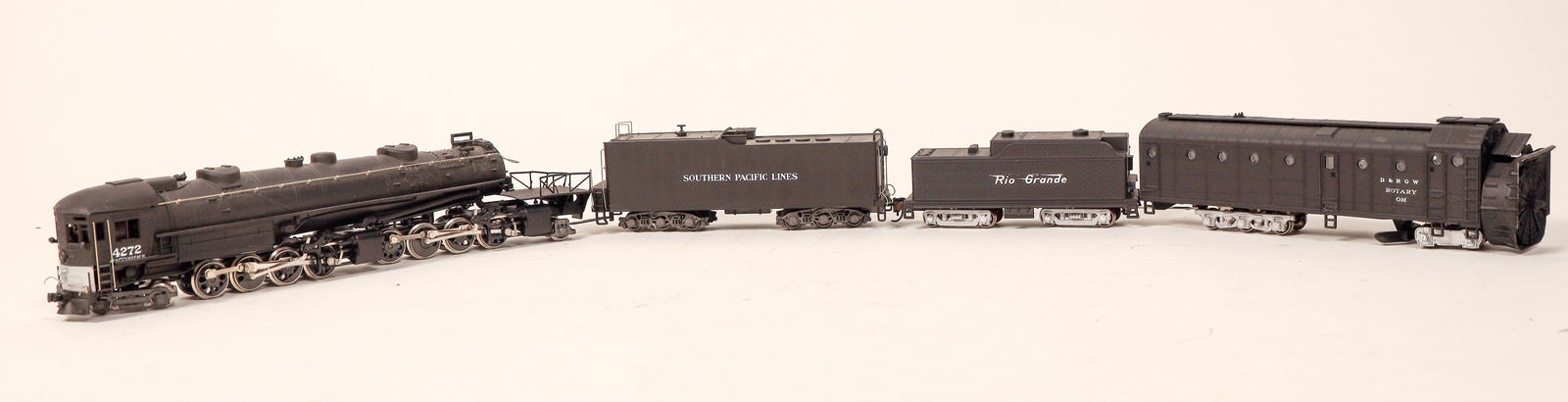 HO 4-8-8-4 Cab Forward & Rotary D&RGW Locomotives 1990a [185705]: Lot of 4. 1. Rossi (Italy) 4–8-8-4, cab forward loco and tender, #4372, Southern Pacific Lines. 2. Snow Plow diesel loco & tender, D&RGW w/Rio Grande on tender. Both are C 8-9 cond. Have never been