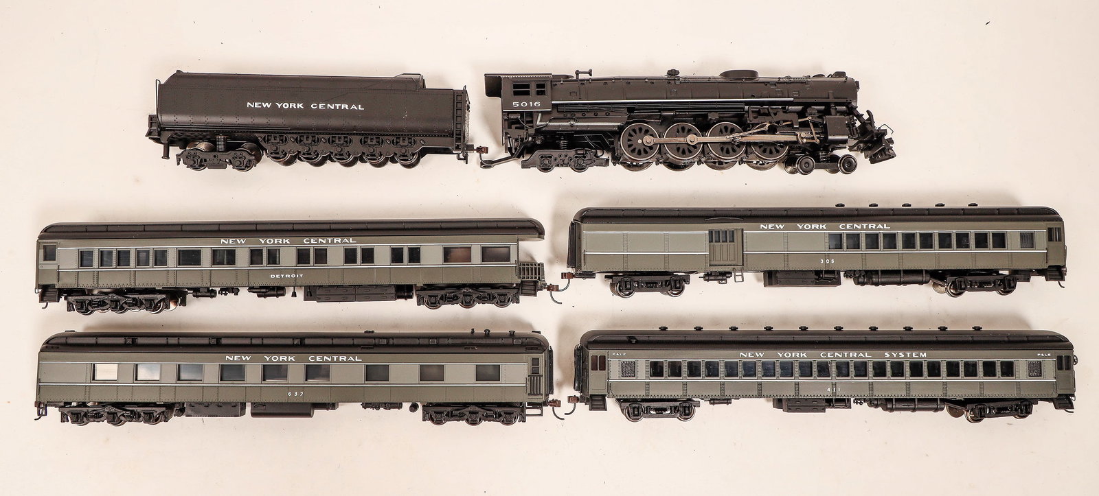 HO Bachmann 4-8-4 Loco 5016 New York Central Train Set [185686] (1 of 3)
