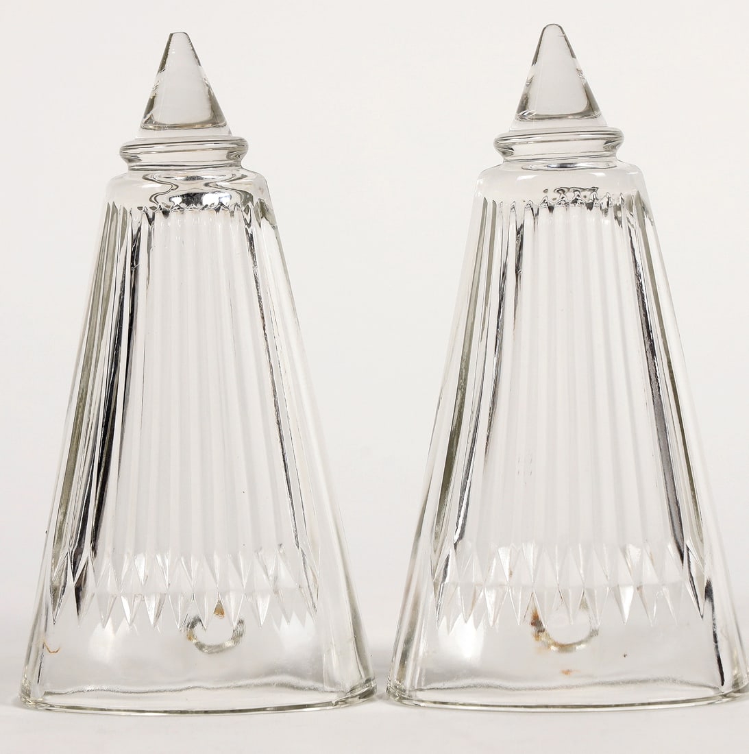 Car Vase Matched Pair, Tapered Oval [195831]: Matched pair of 6.25" tapered oval car vases, straight lips. No apparent chips or cracks. ^Date: Country (if not USA):State: City: Provenance: PLEASE NOTE: We assume lots have been viewed in person an