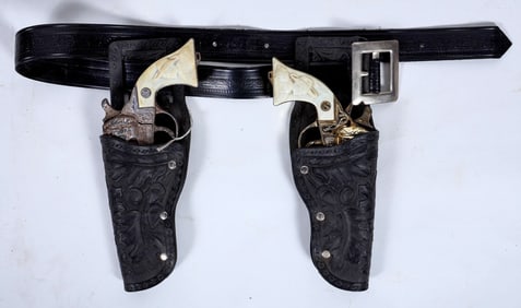 Kit Carson Toy Cap Pistols with Holsters C.1950's [196960]