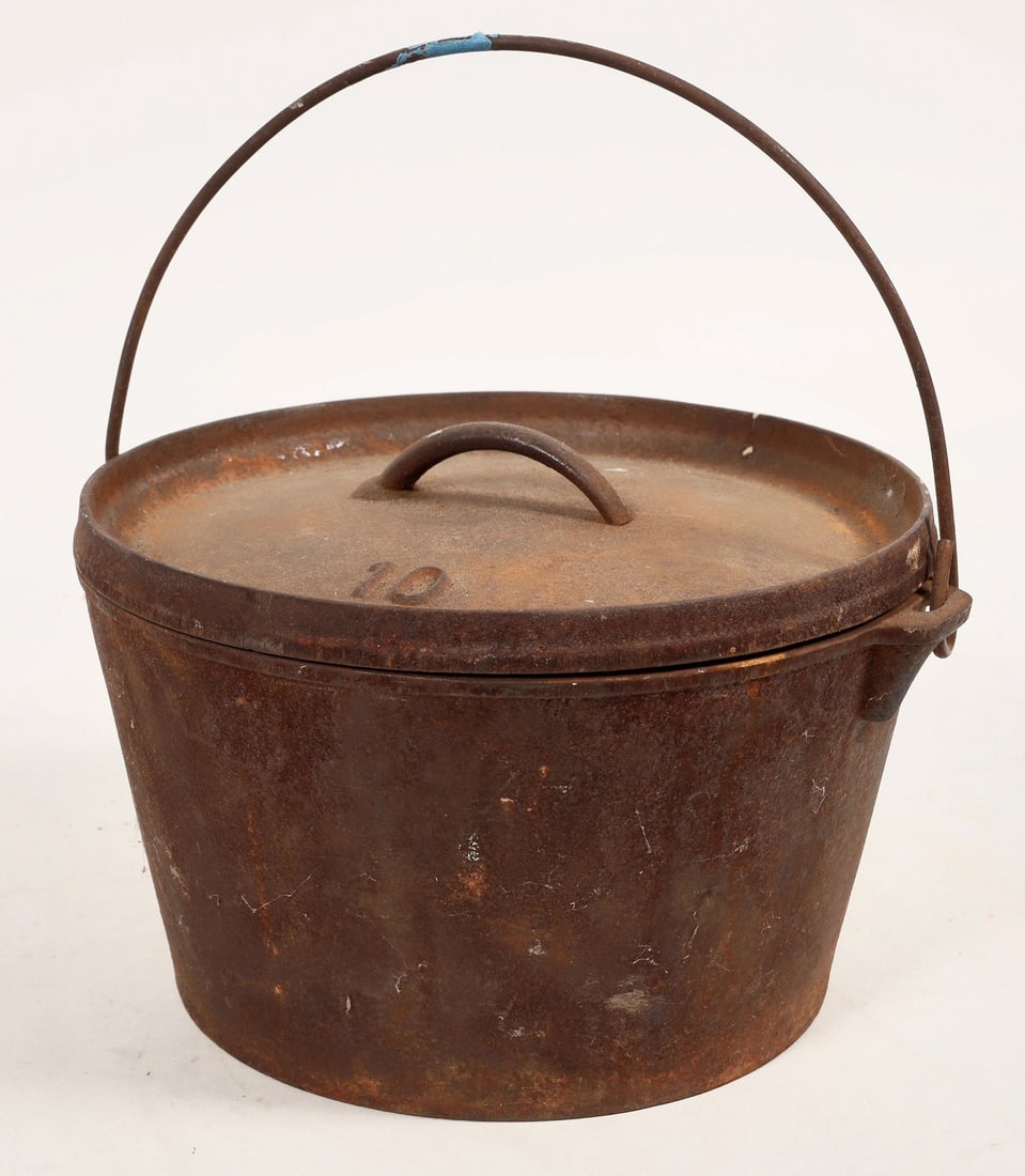 Old Dutch Cowboy Oven Cast Iron [197897]: No. 10. Imagine the cowboy meals cooked in this vintage dutch oven cast iron. 10" diameter, 6.5" high with lid. Baked beans not included.^Date: Country(if not USA): State: City: Provenance: