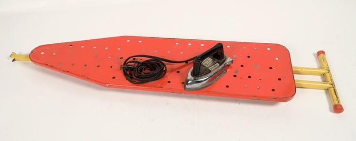 Sunny Suzy Electric Iron & Ironing Board [197483]