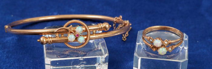 Gold and Opal Bangle & Ring [137313]