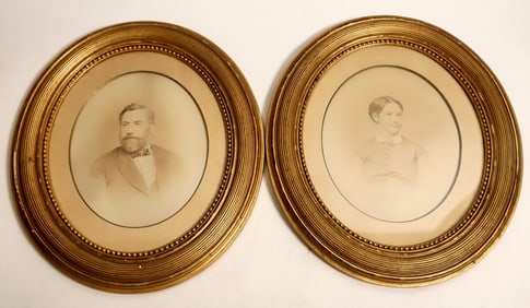 Two Victorian Era Oval Portraits [190608]