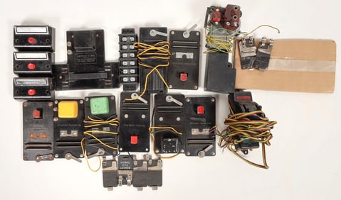 American Flyer Assorted Buttons, Switches. [183895]