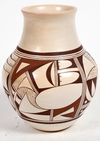 Navasie Water Jar [137320]