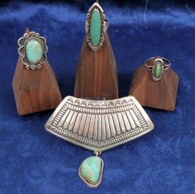 Vintage Navajo Jewelry [137305]