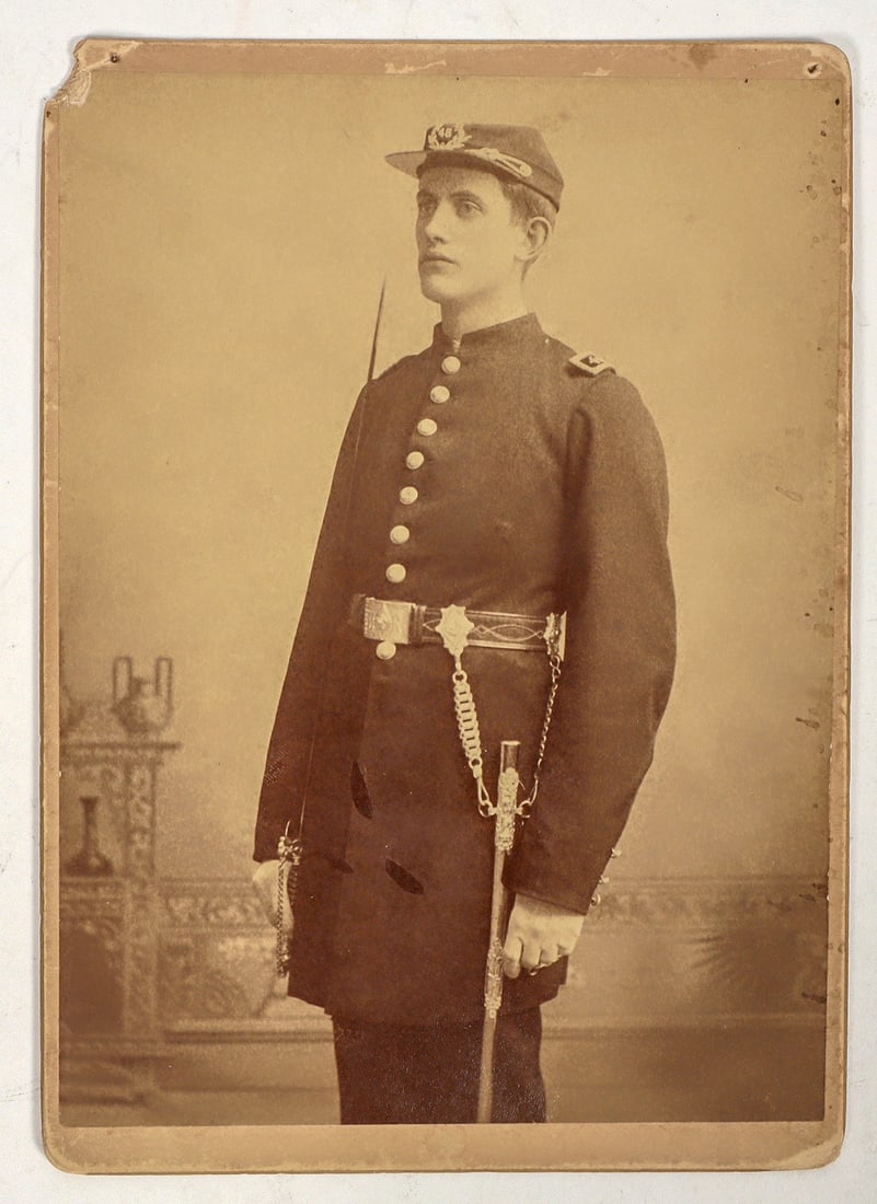 Civil War New York 7th Inf. Volunteer Cabinet Card Photo [197237]: This cabinet card depicts a young volunteer for the New York 7th Infantry, 1861. His belt buckle is stamped "SR" for Steuben's Rangers. They were mustered into service in April , 1861 for two years se