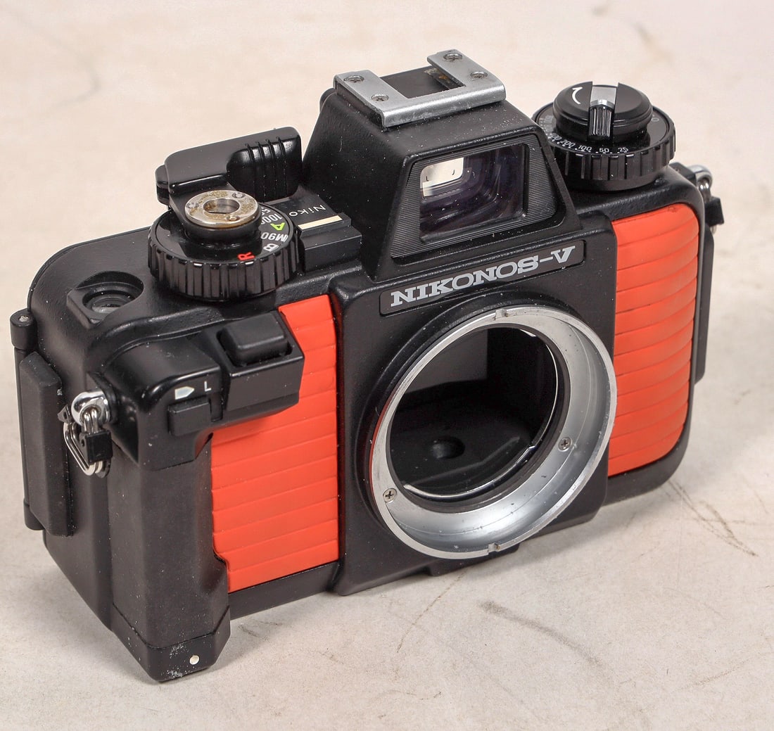 Nikonos Close Up Outfit [193451]: Nikonos close up kit in factory case. All parts appear to be present. Looks like new!^Date: Country (if not USA): State: City: Provenance: