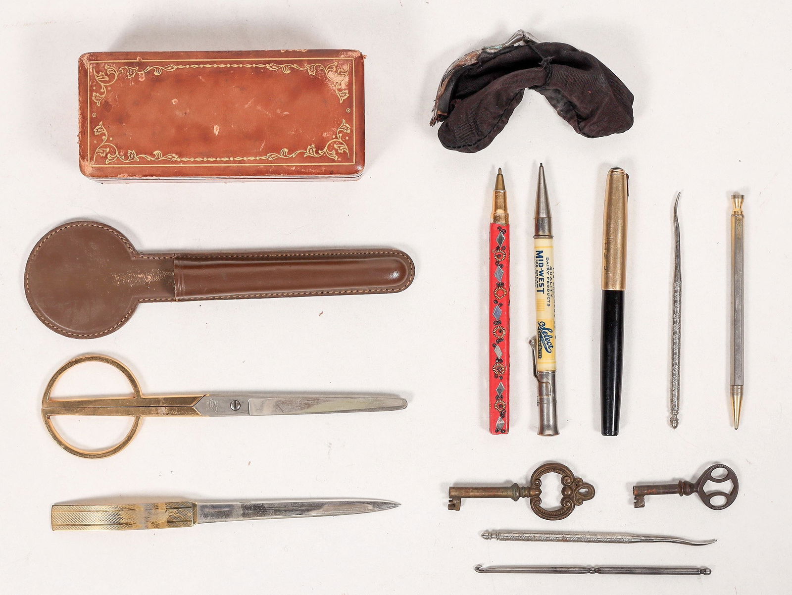 Vintage Desk Items (11) [192373]: A vintage desk & dental set, included are four dentals probes (?), a ballpoint pen, a mechanical pencil, two skeleton keys, a leather stamp box and a letter opener/scissor set. Please see photos for m