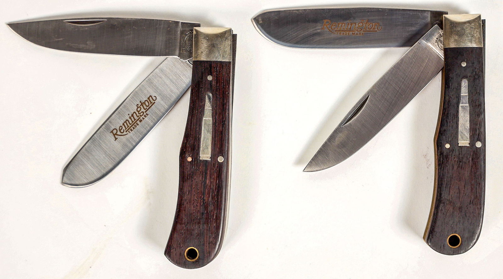 Remington Trapper model R 1128 (2) [200518]: This group has two Remington Trapper bullet knives model R1128 on cocobolo scales. New in the box with paperwork. 4. 5 in. closed. 1989 stamped on the blade. Please see photos for details. ^Date: Coun