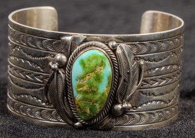 Classic Navajo, Sterling Silver w/ Green Blue Setting [202141]