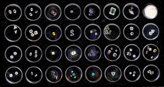 Diamonds and Other Mostly Artificial Carbon, Etc. Gems [204042]