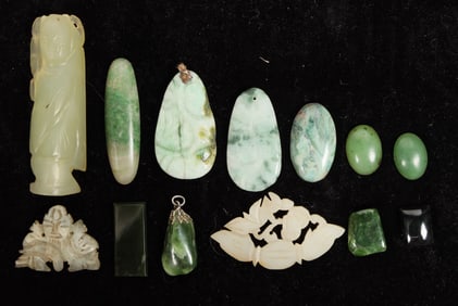 Jade Cabochons / Amulets (14) [205067]