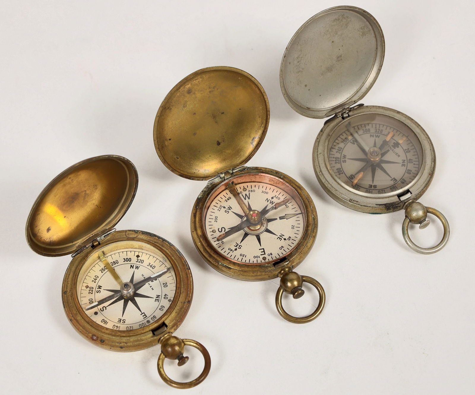 WW1 Compass collection Waltham, Taylor, Wittnauer (3) [202225]: This is a group of three WW1 compasses. The Waltham and the Wittnauer are marked "US" on the covers. The Taylor is marked "USCE" on the back cover. The Wittnauer has minor dents on the back cover. Ple