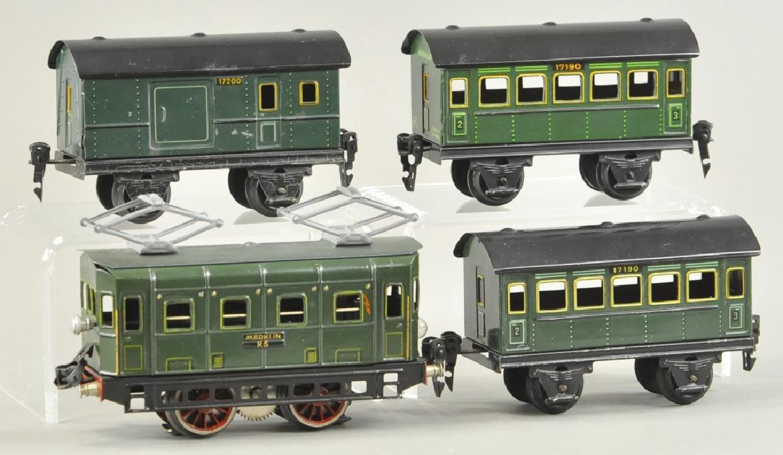 MARKLIN ELECTRIC RS LOCOMOTIVE PASSENGER SET (1 of 2)
