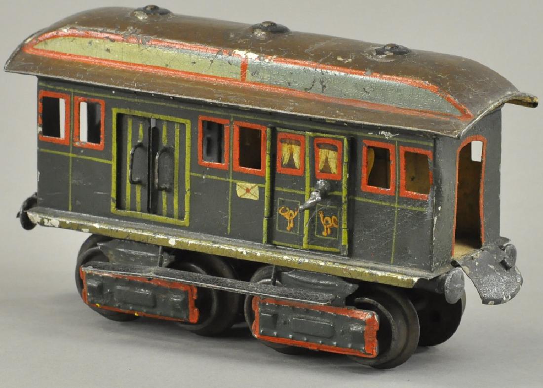MARKLIN 'O' GAUGE EARLY BAGGAGE CAR (1 of 6)
