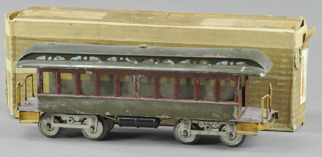 SCARCE LIONEL #29 RED WINDOW DAY COACH (1 of 4)
