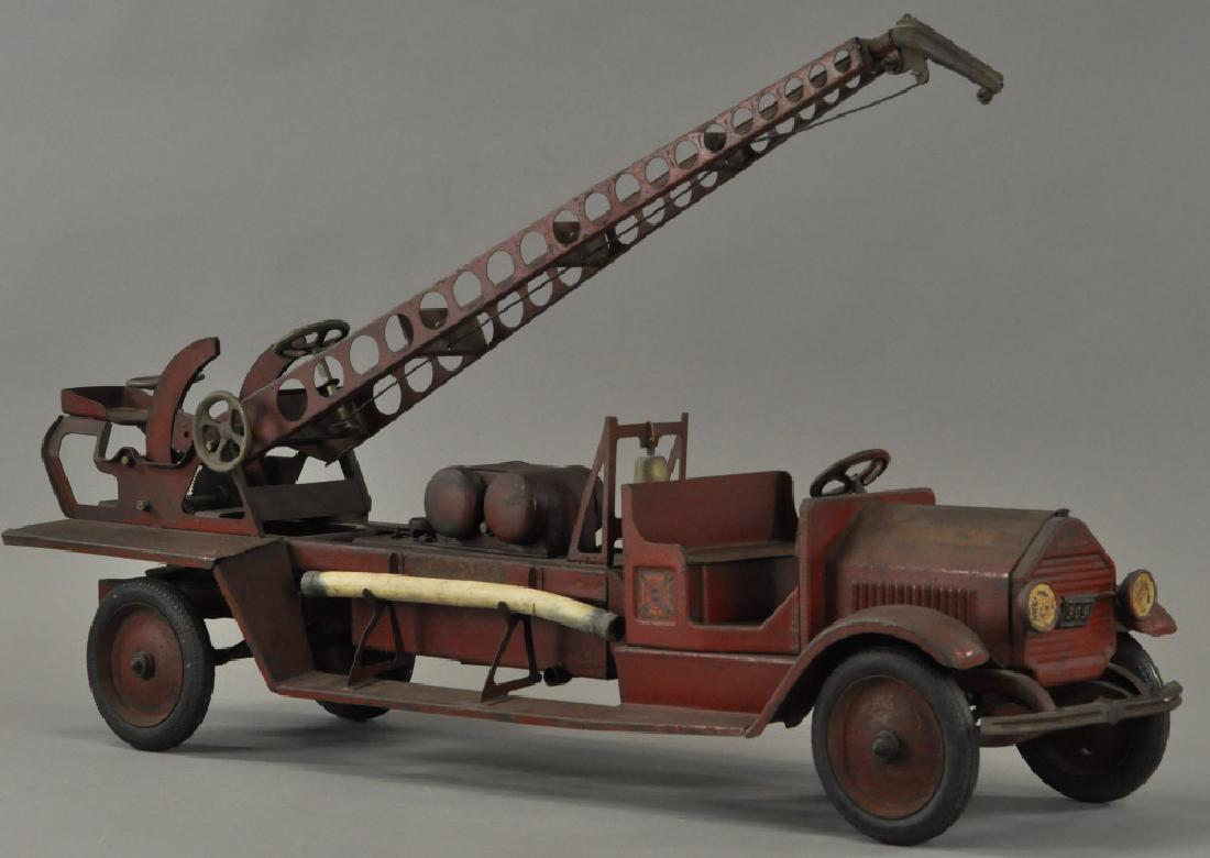 STURDITOY WATER TOWER TRUCK (1 of 3)