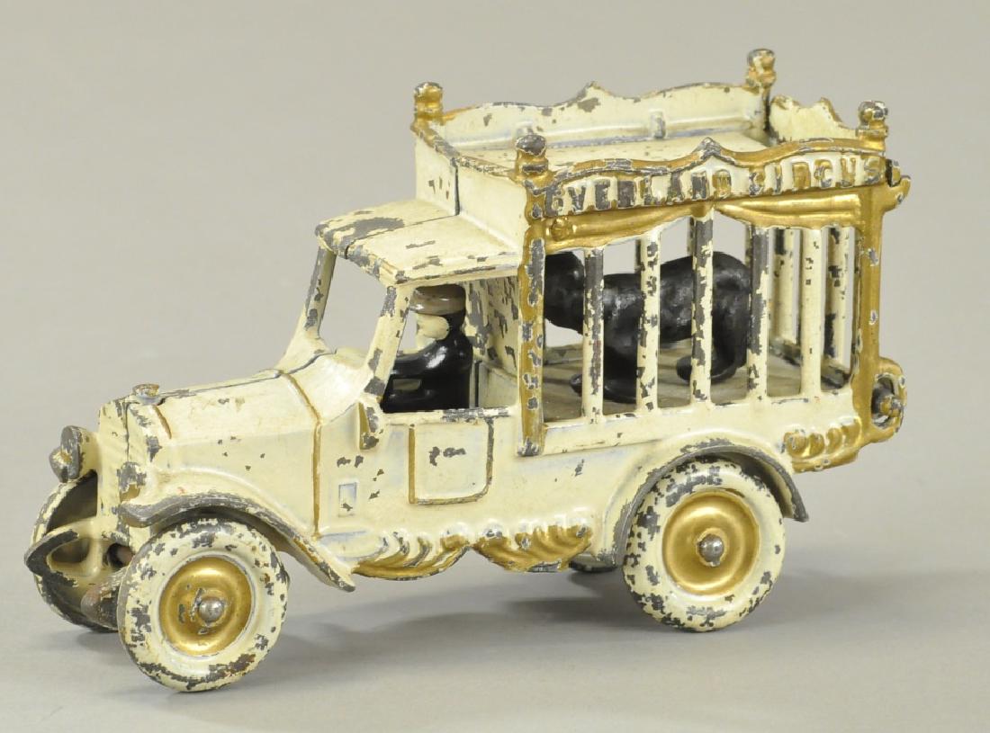 SMALL KENTON OVERLAND CIRCUS (1 of 4)