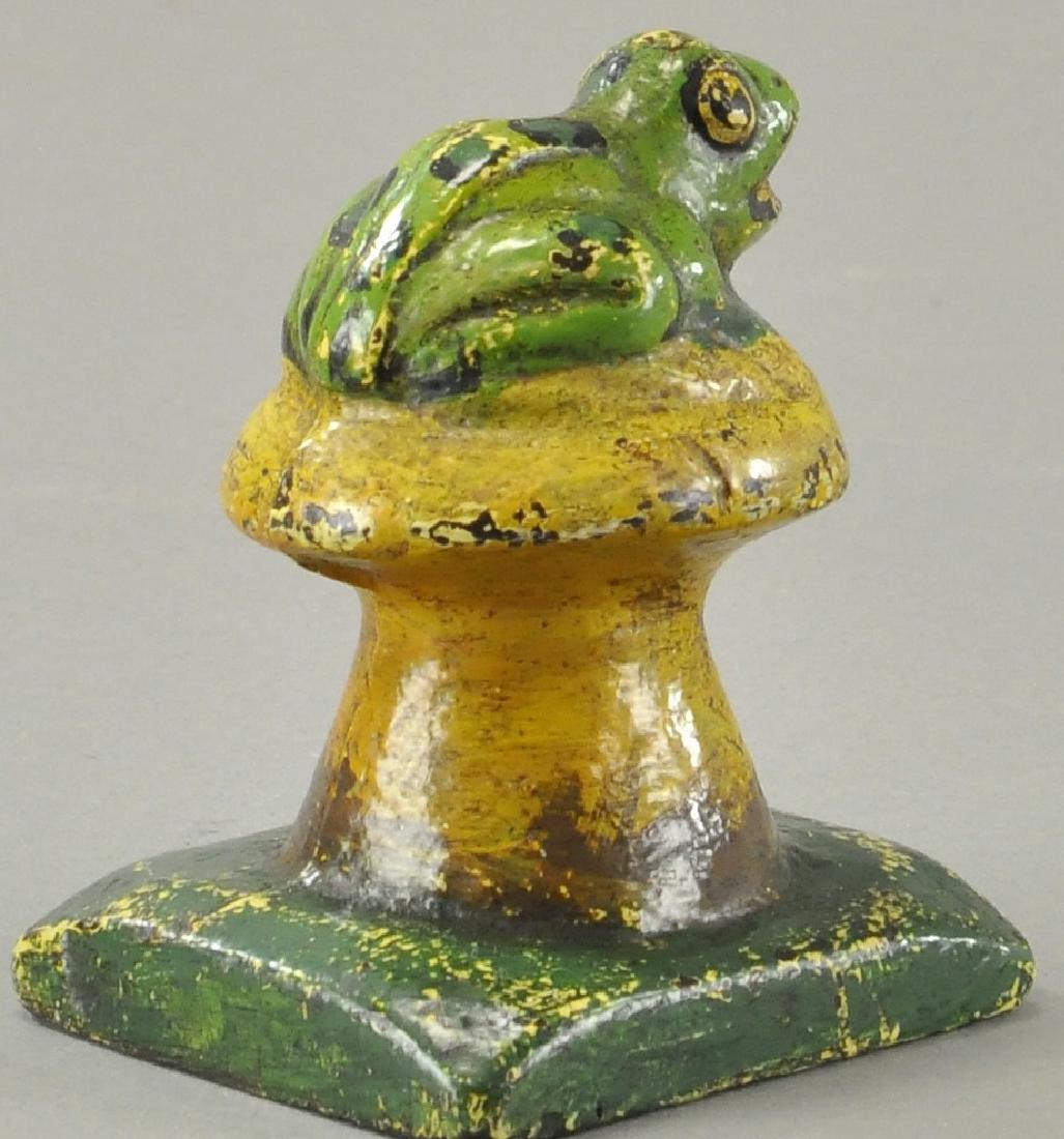 FROG ON MUSHROOM DOORSTOP - FULL FIGURED / SOLID. (1 of 3)