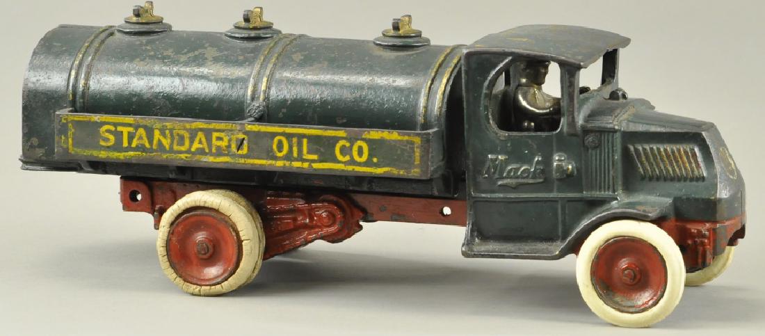 ARCADE MACK STANDARD OIL TRUCK (1 of 2)