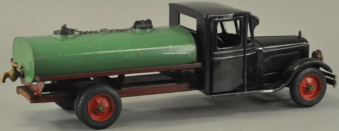 BUDDY 'L' JUNIOR OIL TRUCK (1 of 3)