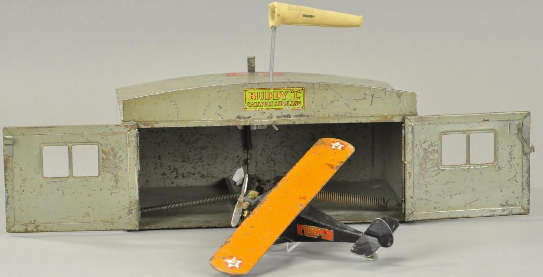 BUDDY L CATAPULT AIRPLANE AND HANGER (1 of 3)