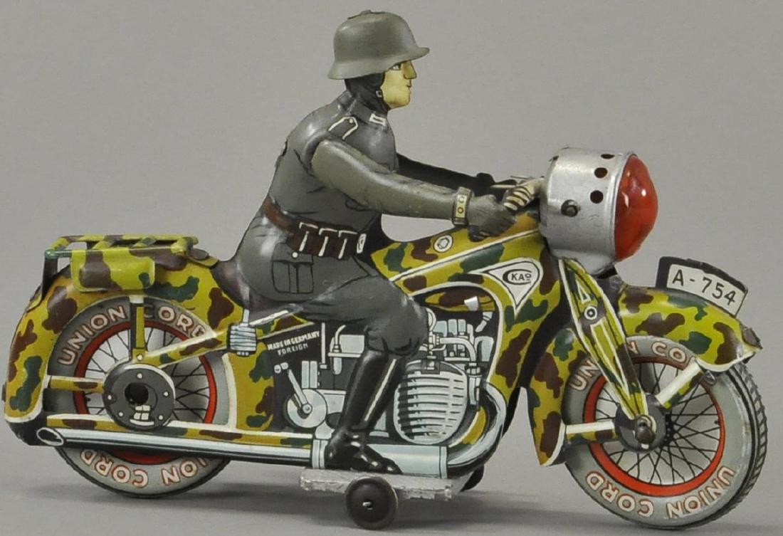 ARNOLD CAMOUFLAGE MILITARY SEARCHLIGHT MOTORCYCLE: Germany, lithographed tin rider depicted in uniform on camouflaged cycle with exquisite engine detail, clockwork wound on side. 7 1/2" l.