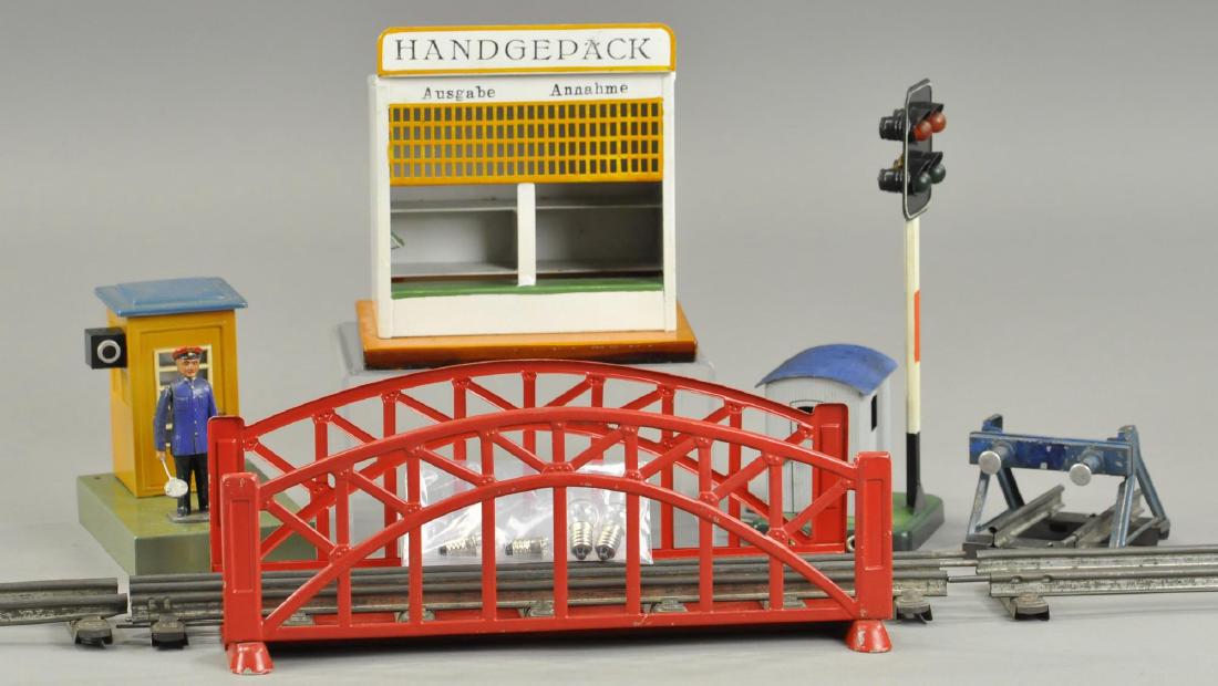 MARKLIN BRIDGE AND ACCESSORIES (1 of 2)
