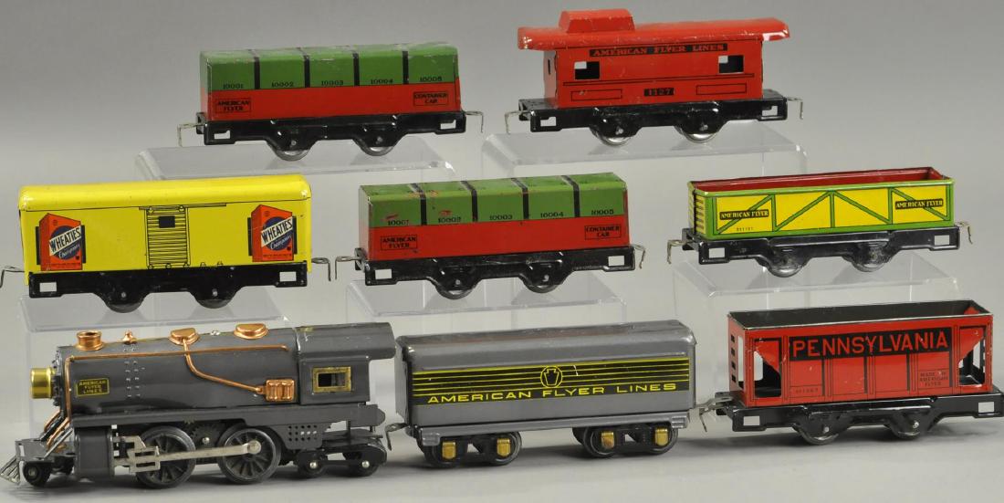 PRE-WAR LITHO AMERICAN FLYER FOUR WHEEL FREIGHT (1 of 2)