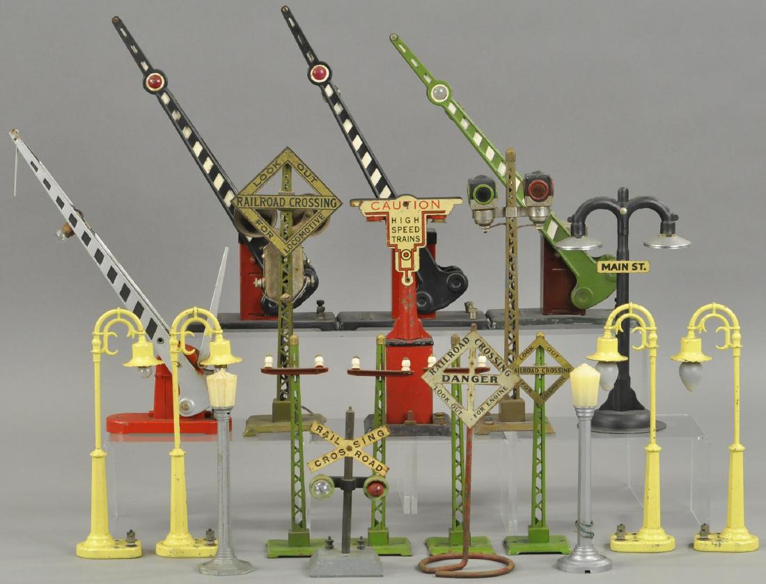 LOT OF LIONEL AND MARX RAILROAD SIGNALS (1 of 2)