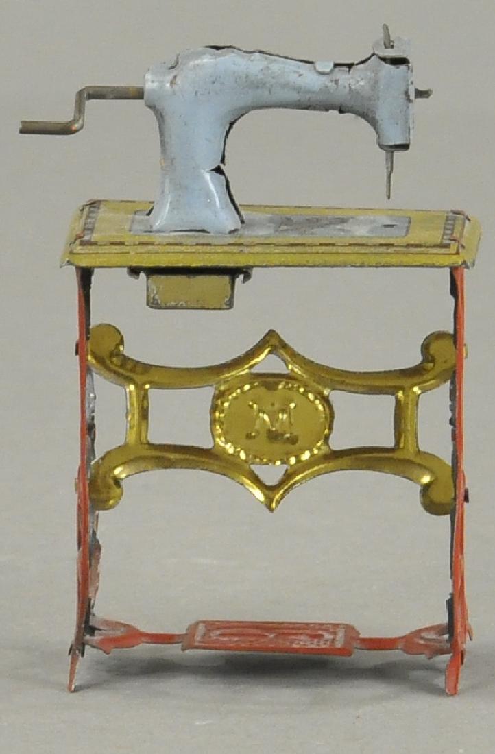 SEWING MACHINE PENNY TOY (1 of 3)