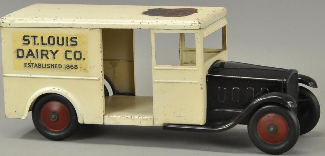 STEELCRAFT ST LOUIS DAIRY TRUCK: 285. Bertoia BASICS Online: STEELCRAFT ST LOUIS DAIRY TRUCK 17 1/2" l. All Original Condition.