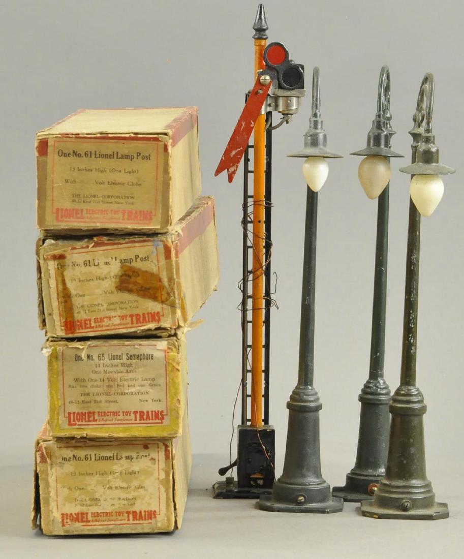 LIONEL EARLIER ACCESSORY LOT (1 of 3)