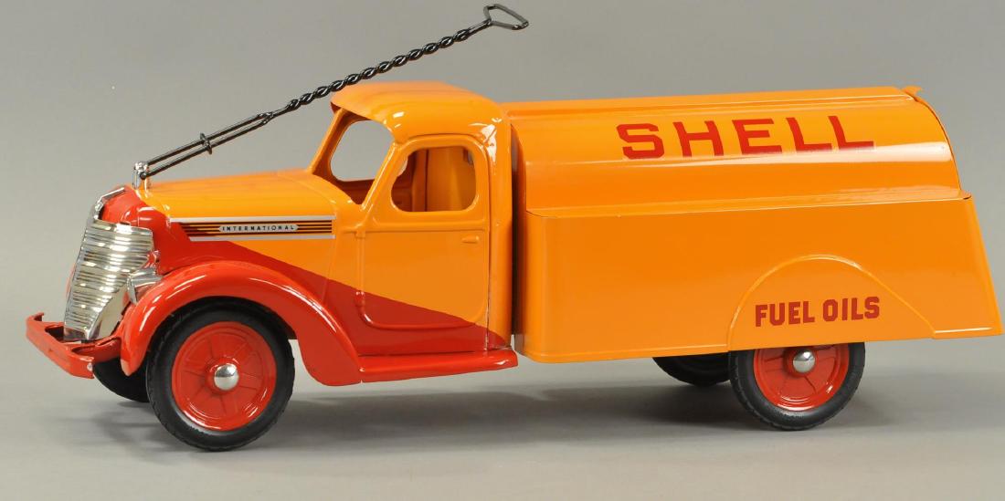 BUDDY L 1938 INTERNATIONAL SHELL OIL TRUCK (1 of 3)